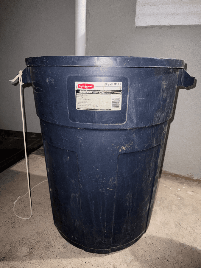 38 gallon trashcan